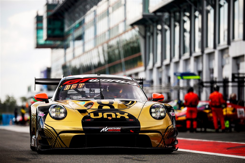 Bastian Buus hasteindkaldt til GT World Challenge-finale. 
(Foto: SRO Motorsports Group)